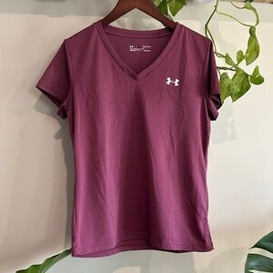 Under Armour Women's Short Sleeve V-Neck Tee in Maroon